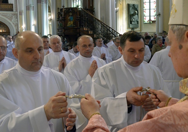 Promocja kolejnych nadzwyczajnych szafarzy Komunii św.