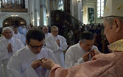 Na ich posługę czekają chorzy i starsi, którzy ze względu na stan zdrowia nie mogą, choć bardzo pragną, być na Mszach św. w swoich kościołach.