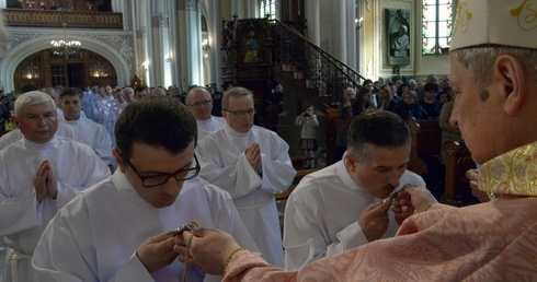 Na ich posługę czekają chorzy i starsi, którzy ze względu na stan zdrowia nie mogą, choć bardzo pragną, być na Mszach św. w swoich kościołach.