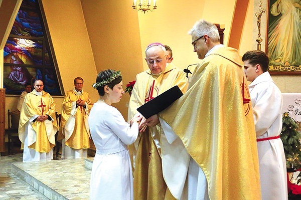 Włączenie w stan dziewic konsekrowanych Anny Lewandowskiej. Uroczystość odbyła się 13 stycznia br. w kaplicy Miłosierdzia Bożego w Elblągu.