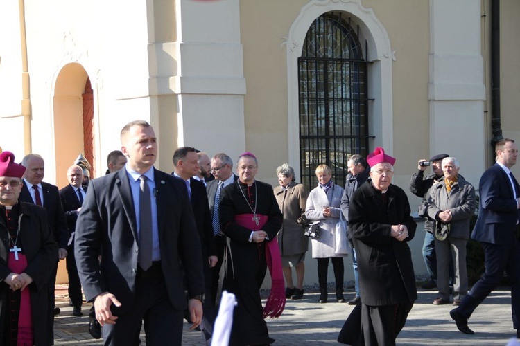 Prezydent Rzeczypospolitej Polskiej w sanktuarium Matki Bożej Cierpliwie Słuchającej w Rokitnie 