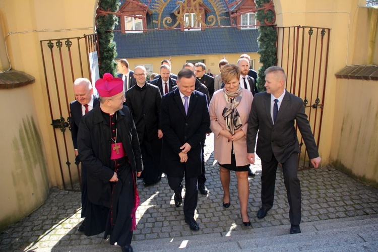 Prezydent Rzeczypospolitej Polskiej w sanktuarium Matki Bożej Cierpliwie Słuchającej w Rokitnie 