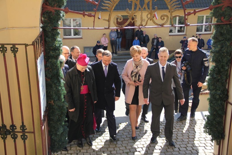 Prezydent Rzeczypospolitej Polskiej w sanktuarium Matki Bożej Cierpliwie Słuchającej w Rokitnie 