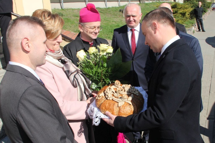 Prezydent Rzeczypospolitej Polskiej w sanktuarium Matki Bożej Cierpliwie Słuchającej w Rokitnie 