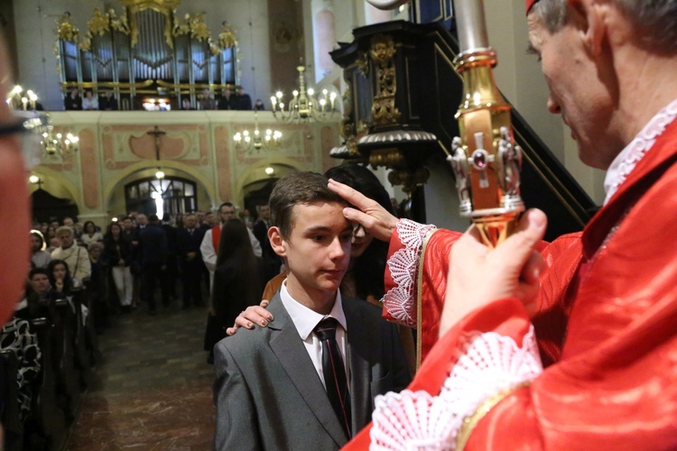 Bierzmowanie w tuchowskiej bazylice