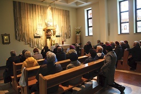 	Od 15 lat tutejsi wierni uwielbiają Jezusa w Najświętszym Sakramencie w kaplicy Matki Bożej Fatimskiej.