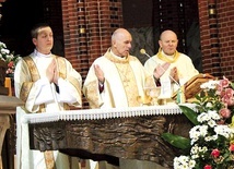 ▲	Rocznicowej Mszy św. przewodniczył bp Iwanecki.