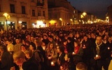 Czuwanie przy Janie Pawle II - modlitwa na lubelskim Krakowskim Przemieściu.