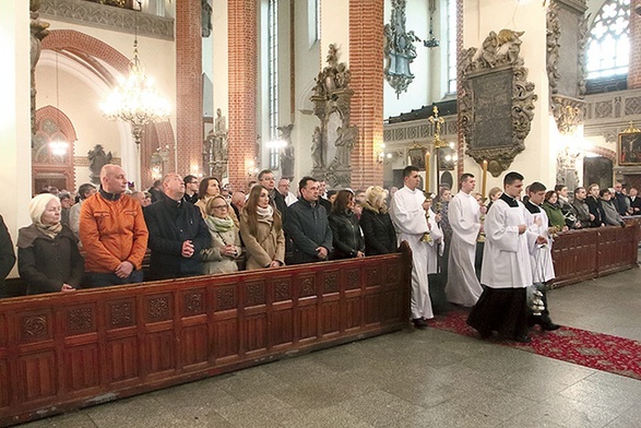 Katechumeni nie mogą brać udziału w całej Eucharystii. Stanie się to dopiero w Wigilię Paschalną.