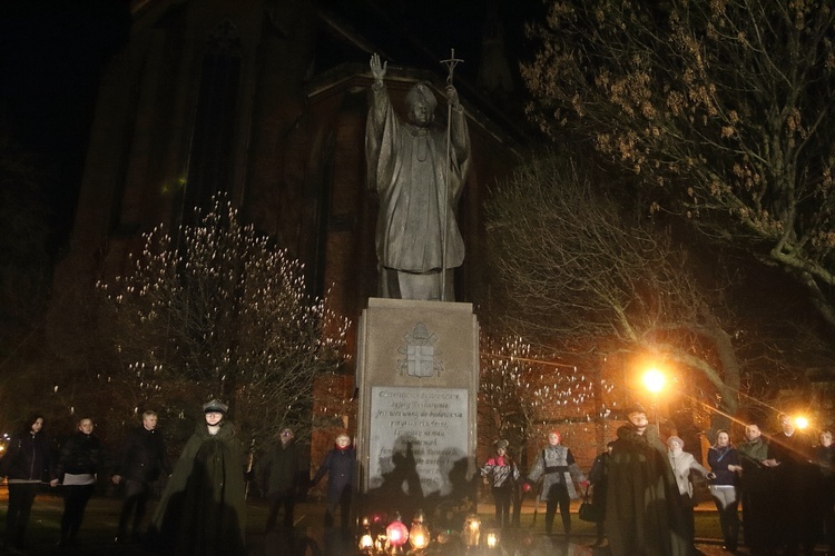 Legniczanie w rocznicę śmierci papieża