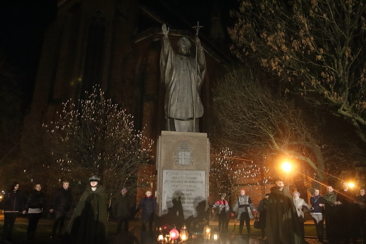 Legniczanie w rocznicę śmierci papieża