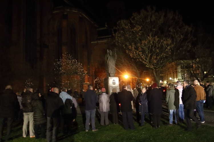 Legniczanie w rocznicę śmierci papieża