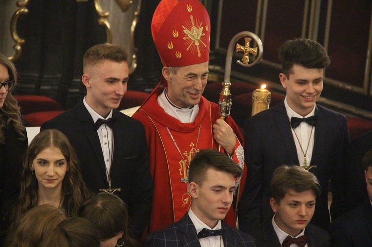 Bierzmowanie w kościele św. Jakuba w Tuchowie