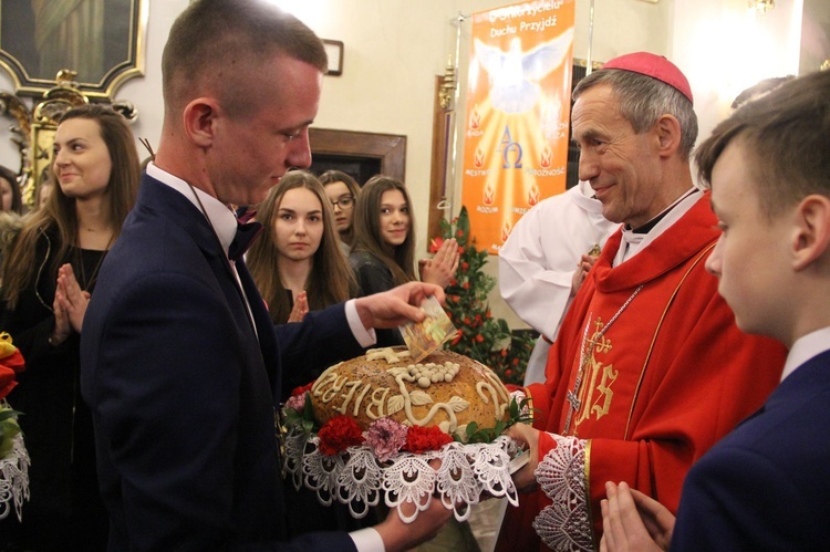 Bierzmowanie w kościele św. Jakuba w Tuchowie
