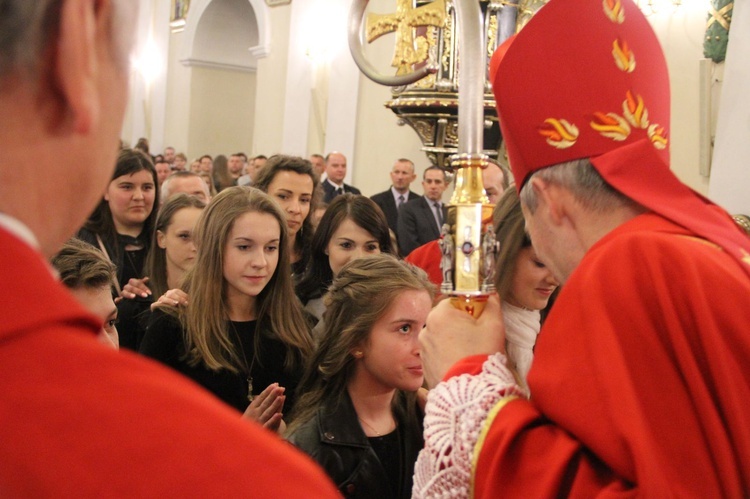 Bierzmowanie w kościele św. Jakuba w Tuchowie