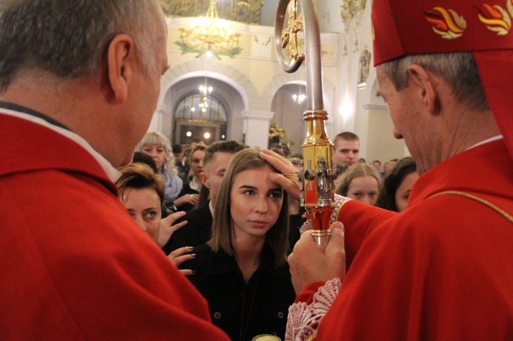 Bierzmowanie w kościele św. Jakuba w Tuchowie