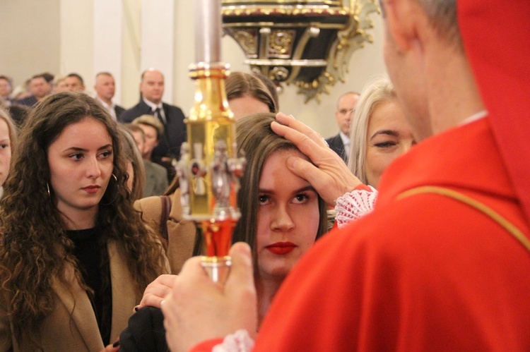 Bierzmowanie w kościele św. Jakuba w Tuchowie