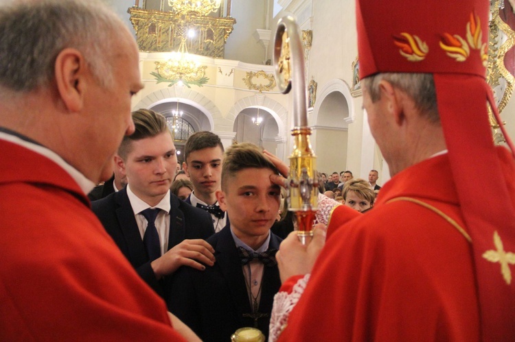 Bierzmowanie w kościele św. Jakuba w Tuchowie