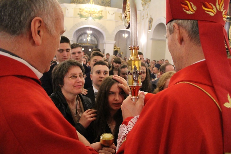 Bierzmowanie w kościele św. Jakuba w Tuchowie