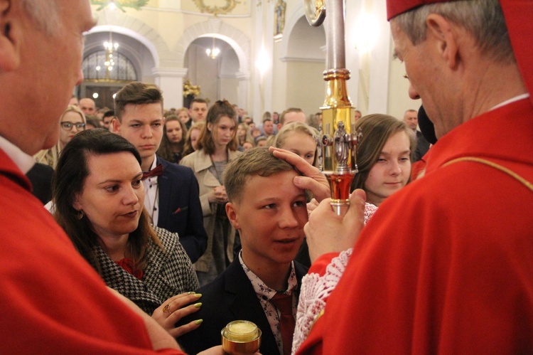 Bierzmowanie w kościele św. Jakuba w Tuchowie