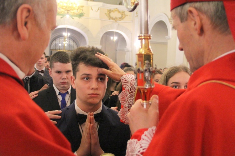 Bierzmowanie w kościele św. Jakuba w Tuchowie