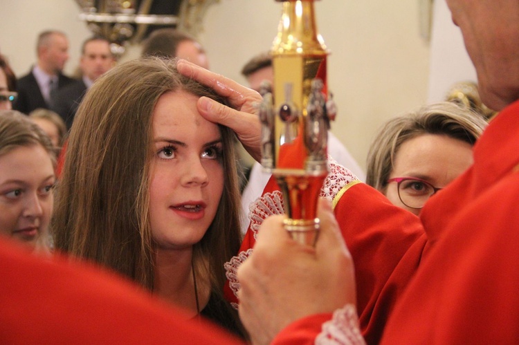 Bierzmowanie w kościele św. Jakuba w Tuchowie