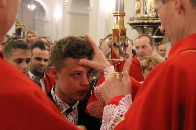 Bierzmowanie w kościele św. Jakuba w Tuchowie