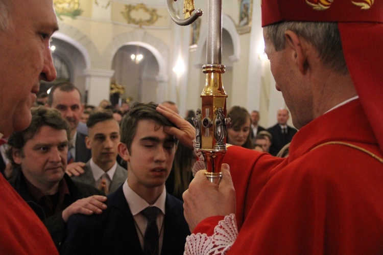 Bierzmowanie w kościele św. Jakuba w Tuchowie