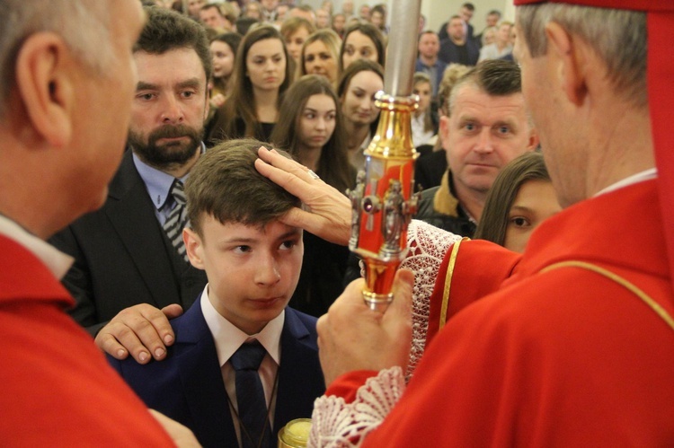 Bierzmowanie w kościele św. Jakuba w Tuchowie