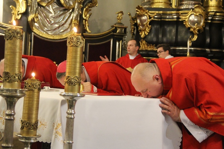 Bierzmowanie w kościele św. Jakuba w Tuchowie