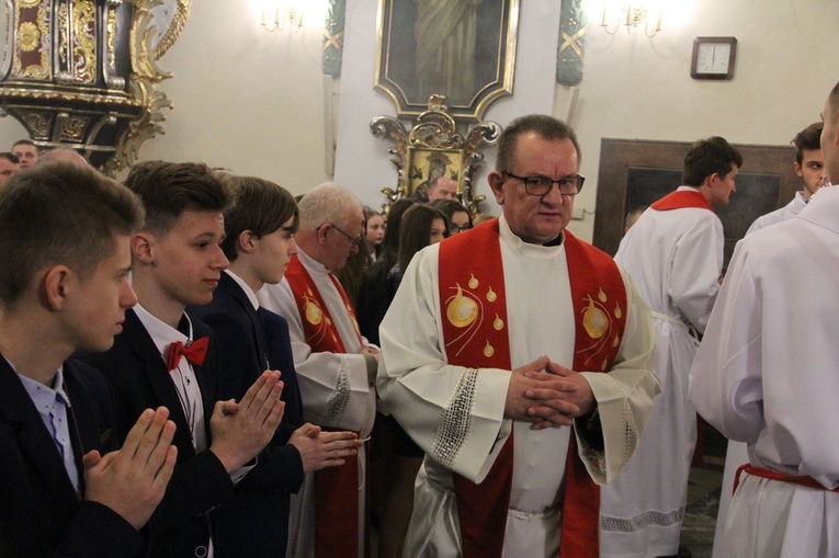 Bierzmowanie w kościele św. Jakuba w Tuchowie