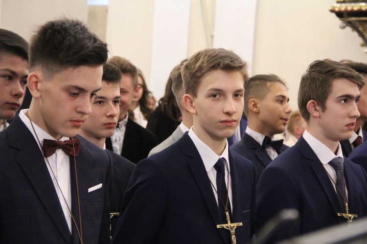 Bierzmowanie w kościele św. Jakuba w Tuchowie