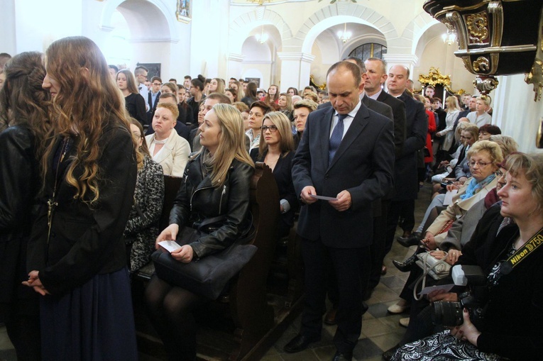 Bierzmowanie w kościele św. Jakuba w Tuchowie