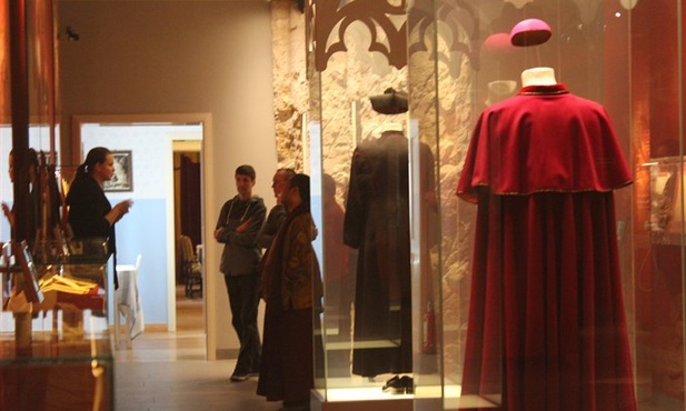 W papieskim muzeum zgromadzono prawie 200 pamiątek po Janie Pawle II.