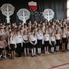 Konkurs "Do hymnu". W PSP nr 1 w Rudniku nad Sanem zaśpiewało go kilkadziesiąt uczniów.