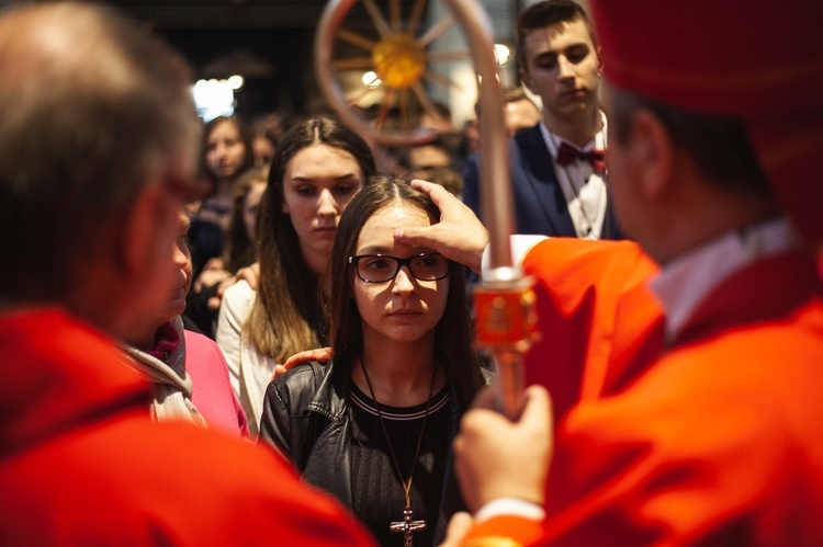 Bierzmowanie w kościele kolejowym - cz. 1