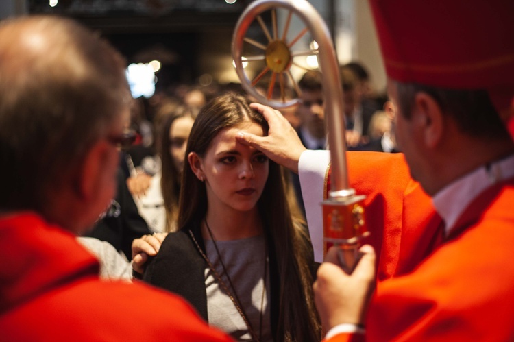 Bierzmowanie w kościele kolejowym - cz. 1