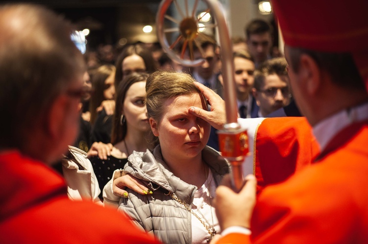 Bierzmowanie w kościele kolejowym - cz. 1