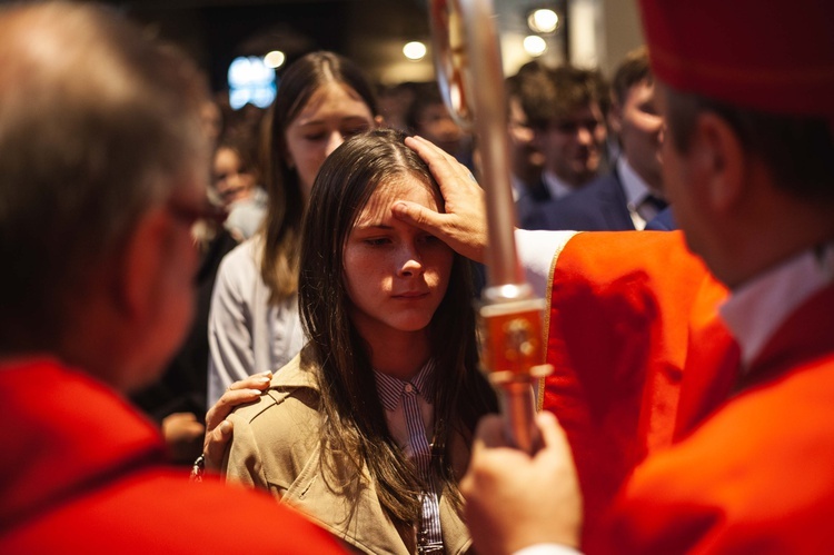 Bierzmowanie w kościele kolejowym - cz. 1