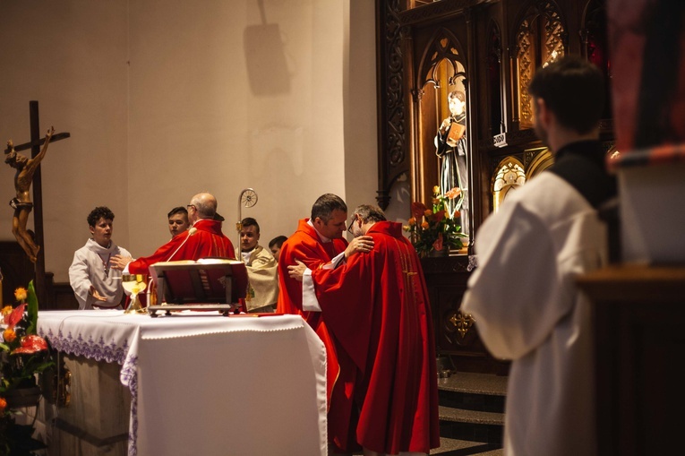 Bierzmowanie w kościele kolejowym - cz. 1