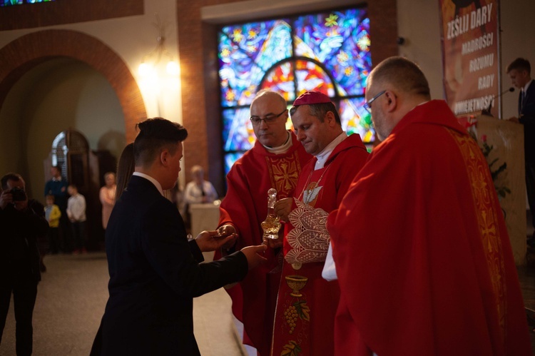 Nowy Sącz. Bierzmowanie u Niepokalanej - cz. 1 