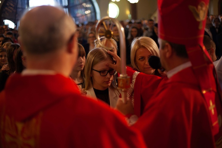 Nowy Sącz. Bierzmowanie u Niepokalanej - cz. 1 