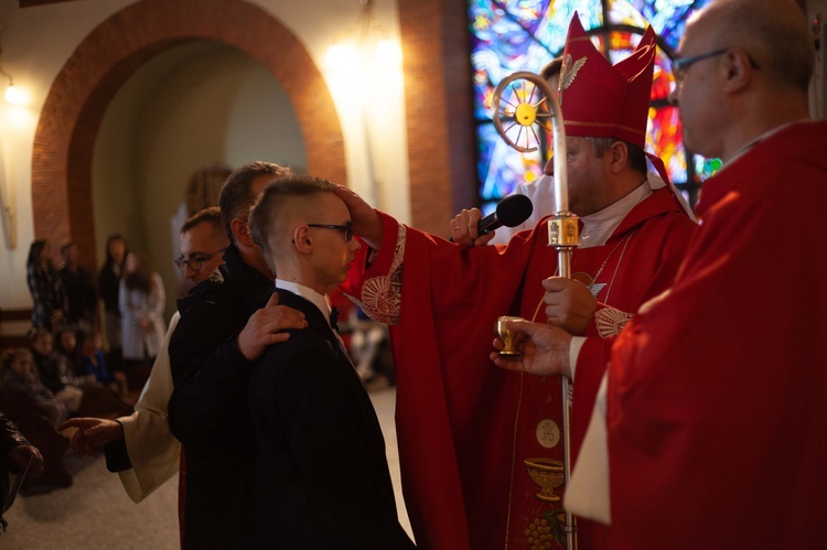 Nowy Sącz. Bierzmowanie u Niepokalanej - cz. 1 