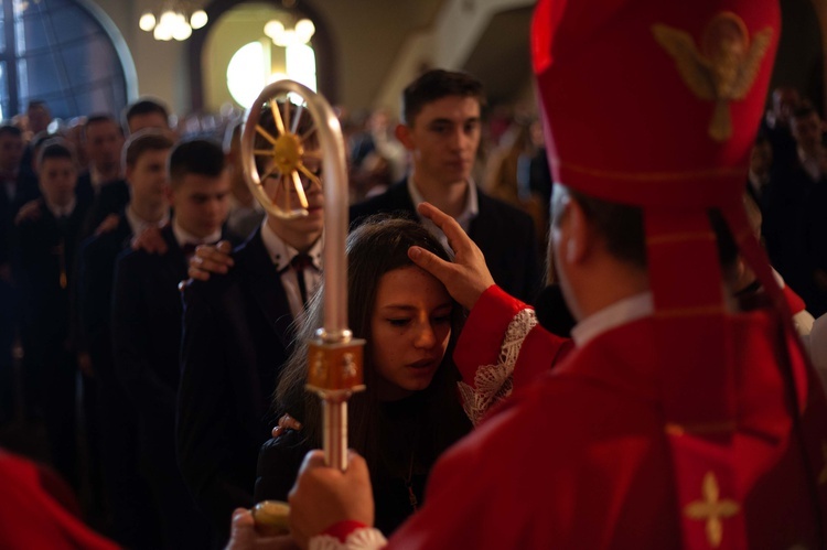 Nowy Sącz. Bierzmowanie u Niepokalanej - cz. 1 