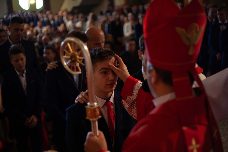 Nowy Sącz. Bierzmowanie u Niepokalanej - cz. 1 