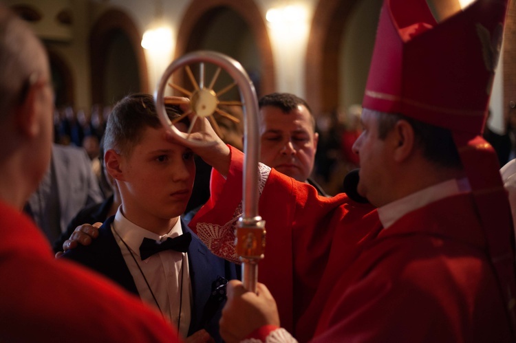 Nowy Sącz. Bierzmowanie u Niepokalanej - cz. 1 