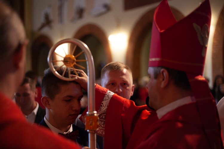 Nowy Sącz. Bierzmowanie u Niepokalanej - cz. 1 