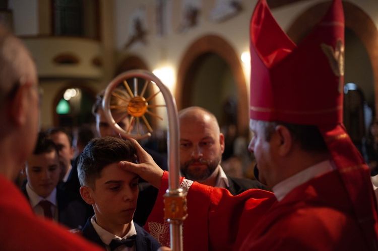 Nowy Sącz. Bierzmowanie u Niepokalanej - cz. 1 