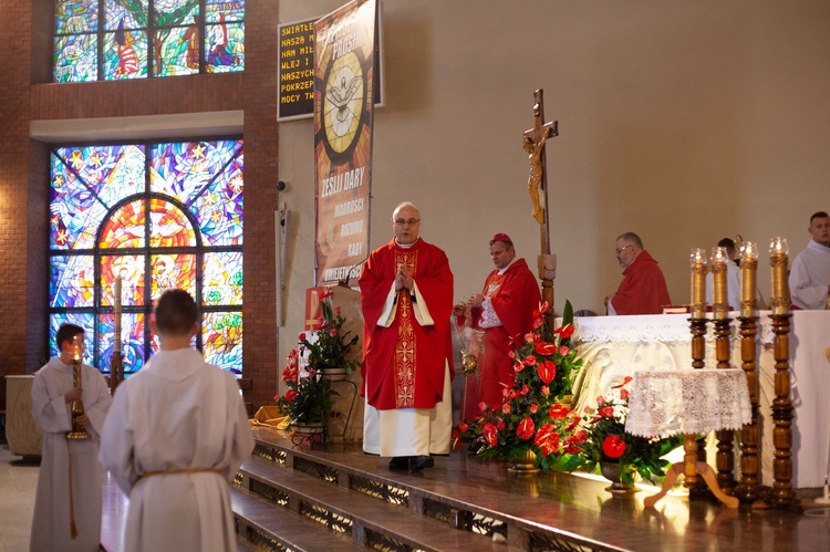 Nowy Sącz. Bierzmowanie u Niepokalanej - cz. 1 