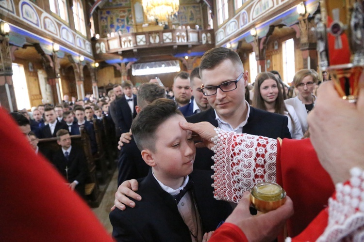 Bierzmowanie w Jurkowie k. Dobrej